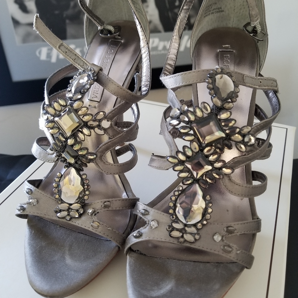 😍 PRICE DROP BCBG Heels